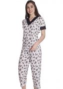 Pijama Feminino Plus Size Fechado Liganete com Renda e Calça Capri em estampa de Flores